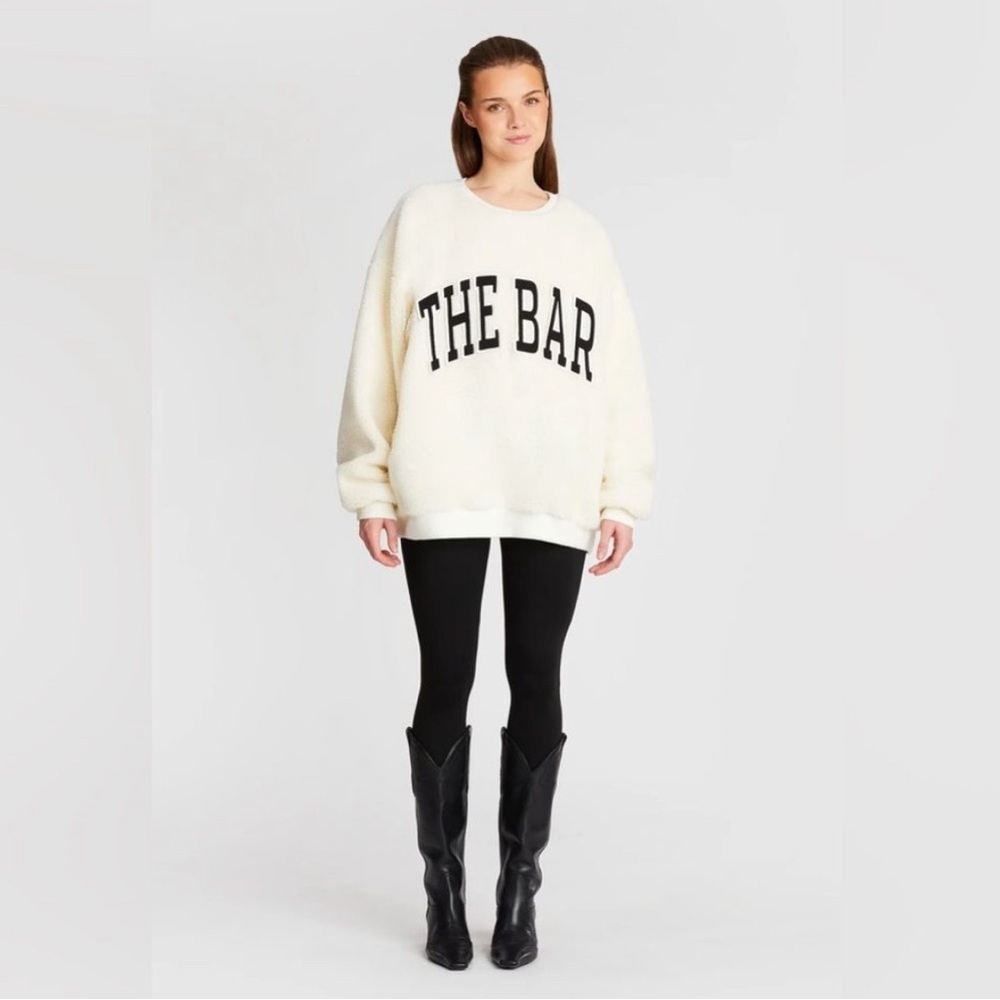 The bar GIGI SWEATSHIRT
limited edition room apres ski
New with tags